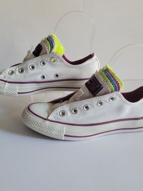 Converse Womens White Low-Top Canvas Sneakers with Purple Trim Size 6